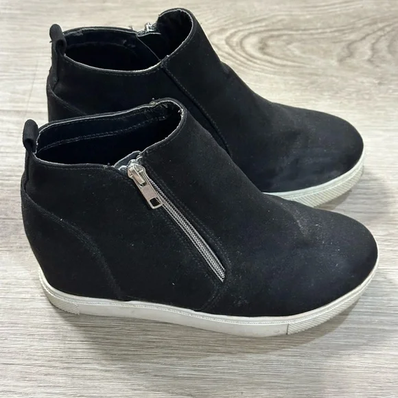Steve MaddenTaylor Black Suede Bootie Sneaker Side Zippers Size 4 - Picture 4 of 8